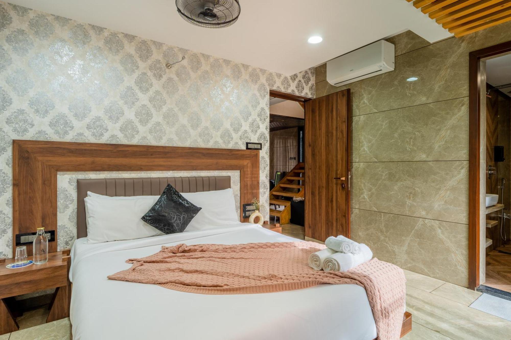 Alaya - Imperial Serenia 3bhk Near Khandala Hills Villa *