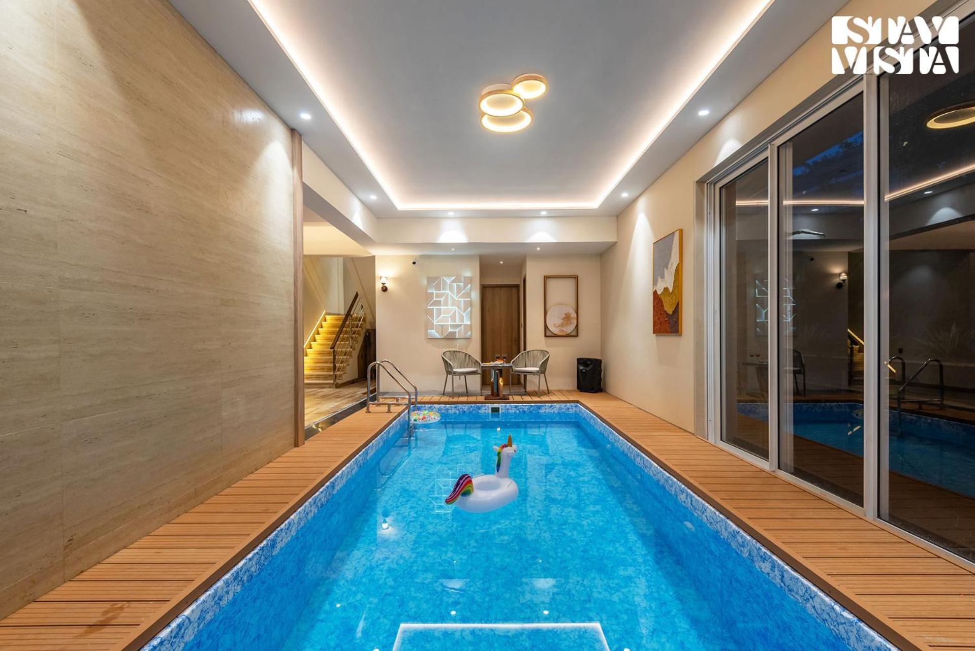 Mocha House With Indoor Pool, Bbq & Bonfire At By Stayvista Villa