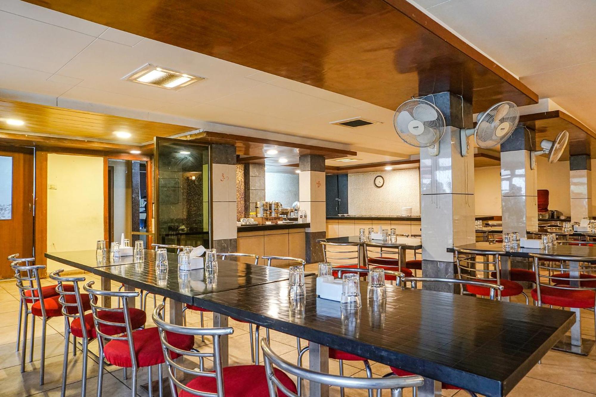 Hotel Fabhotel Prime Sukhsagar 4*