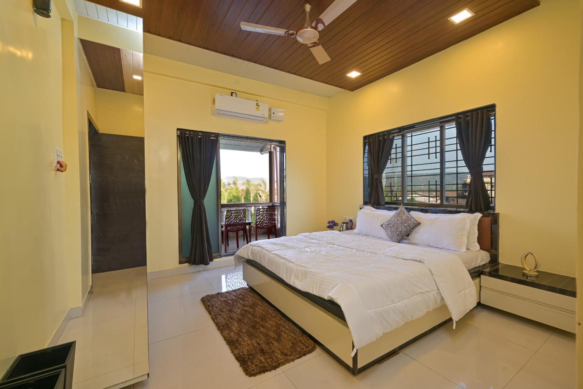 Royal Oasis Villa *