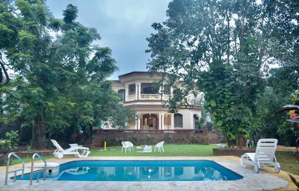 Woodside Villa *