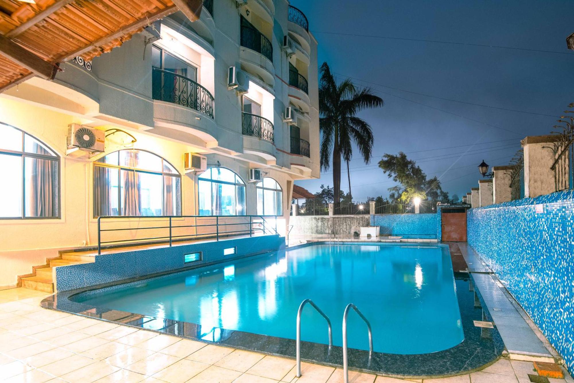 Hotel Treebo Reveniir With Pool