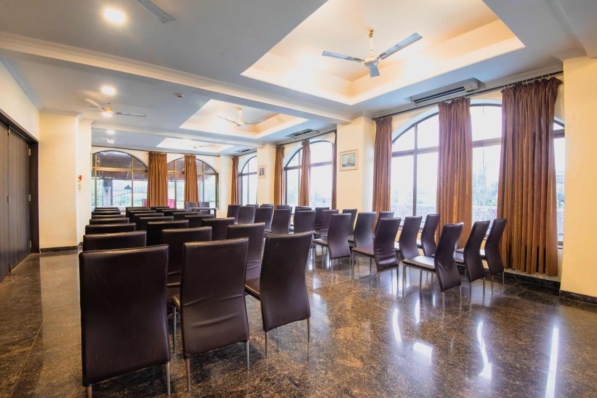 Treebo Reveniir With Pool Hotel Lonavala