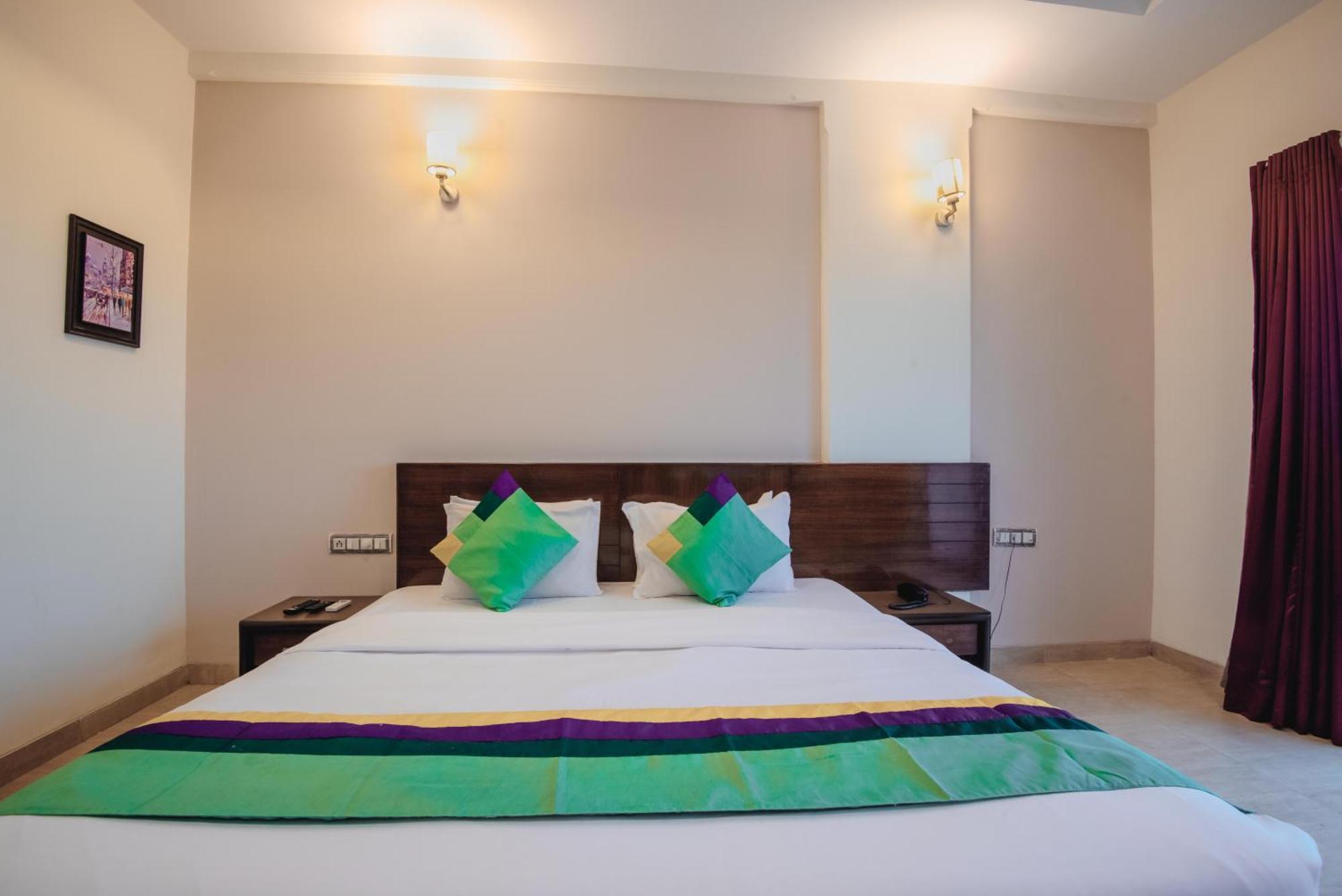 Treebo Reveniir With Pool Lonavala