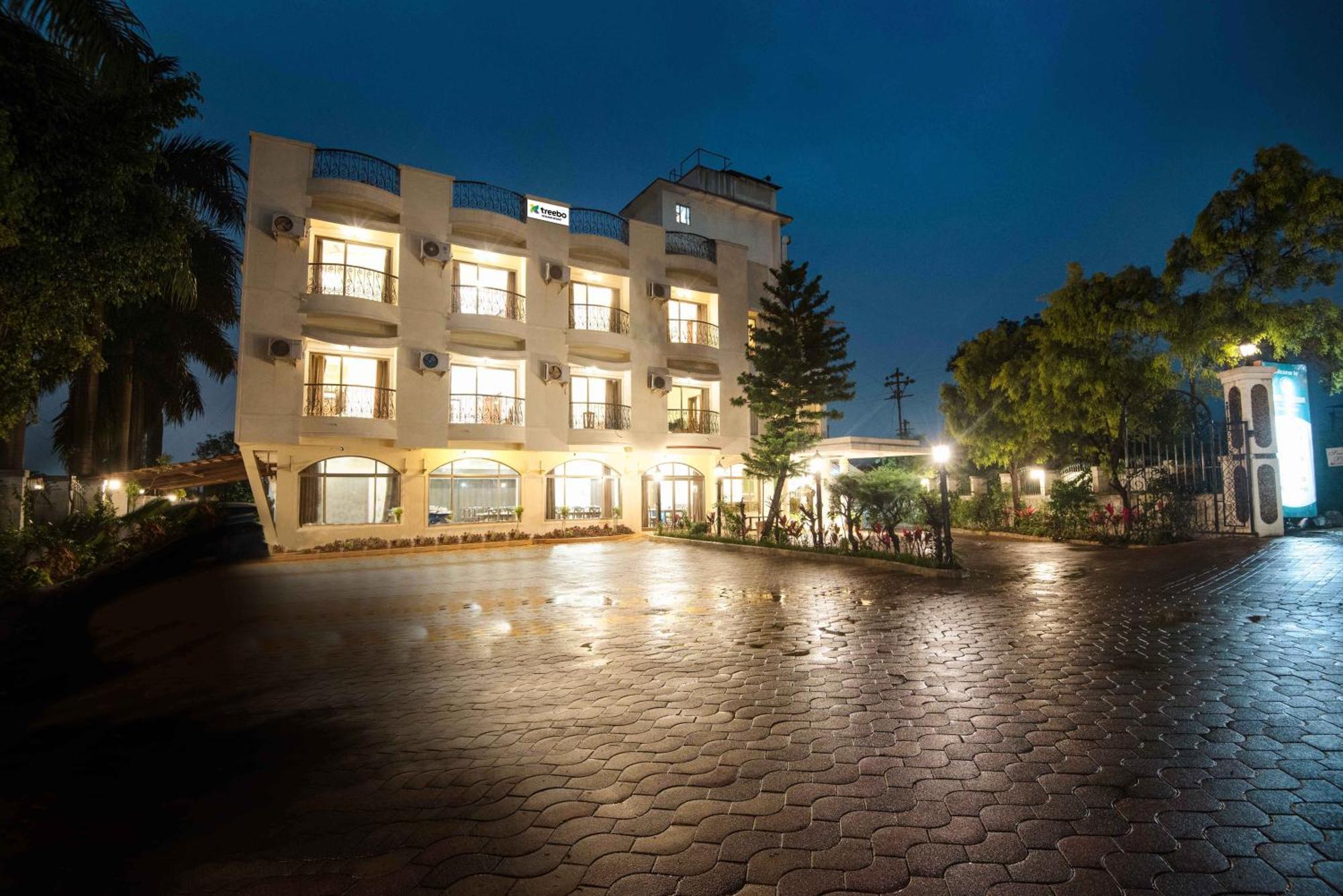 Treebo Reveniir With Pool Hotel Lonavala