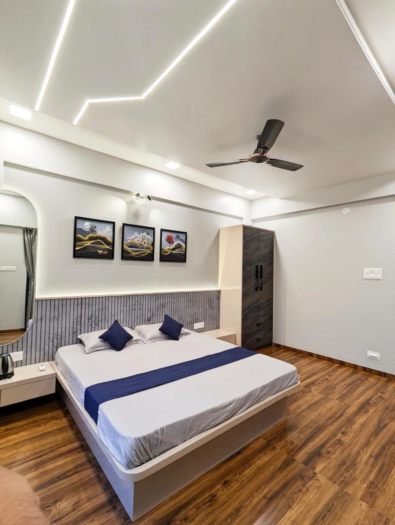 Villa Silver Leaf By Entastic *