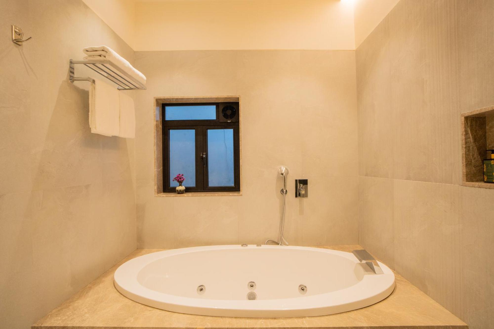 Villa Elivaas 5bhk With Pool And Gazebo - House Of Q Lonavala