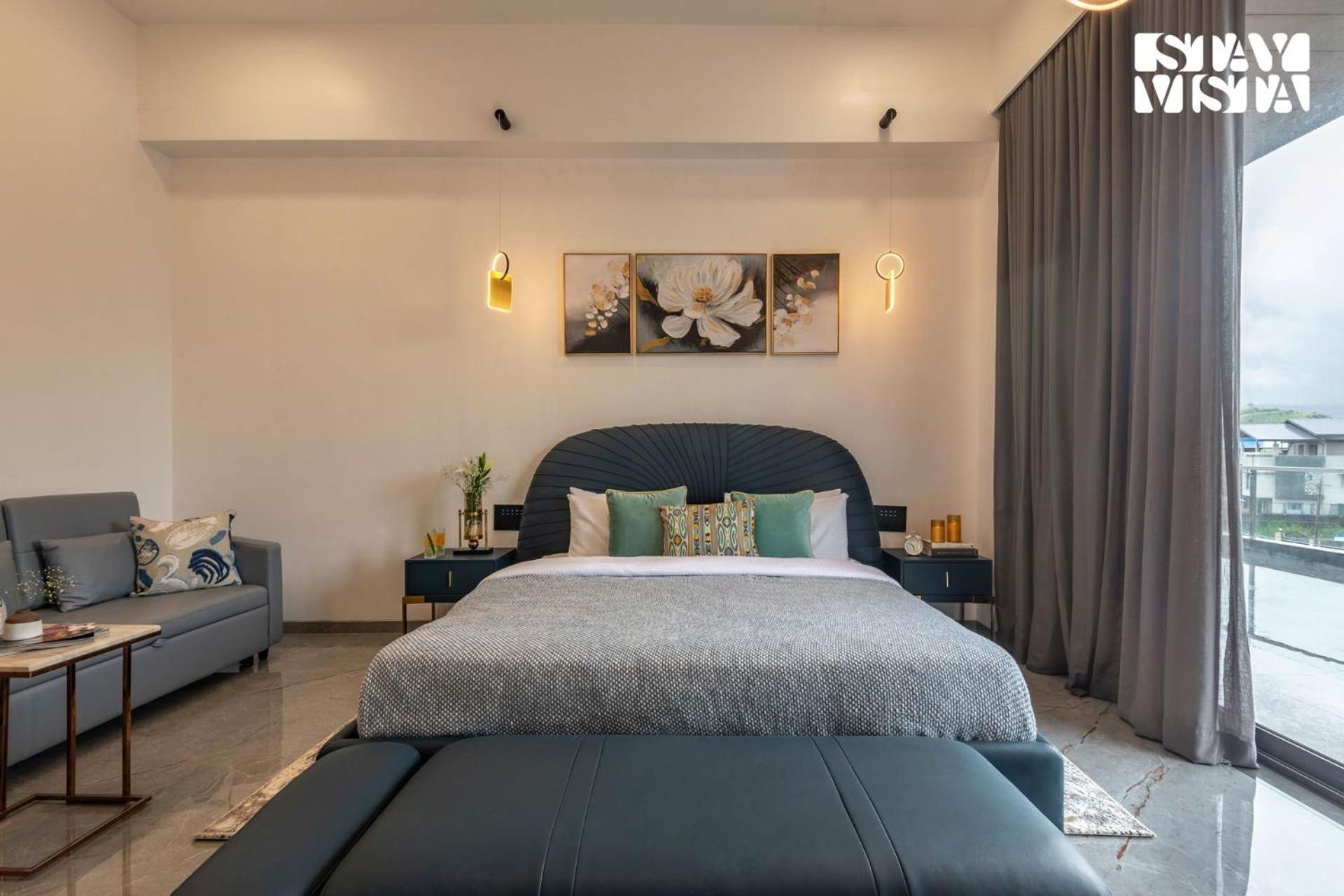 Stayvista At Seraphine With Theatre, Jacuzzi & Pvt Pool *