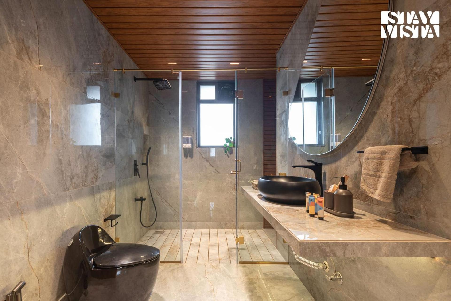 Stayvista At Seraphine With Theatre, Jacuzzi & Pvt Pool