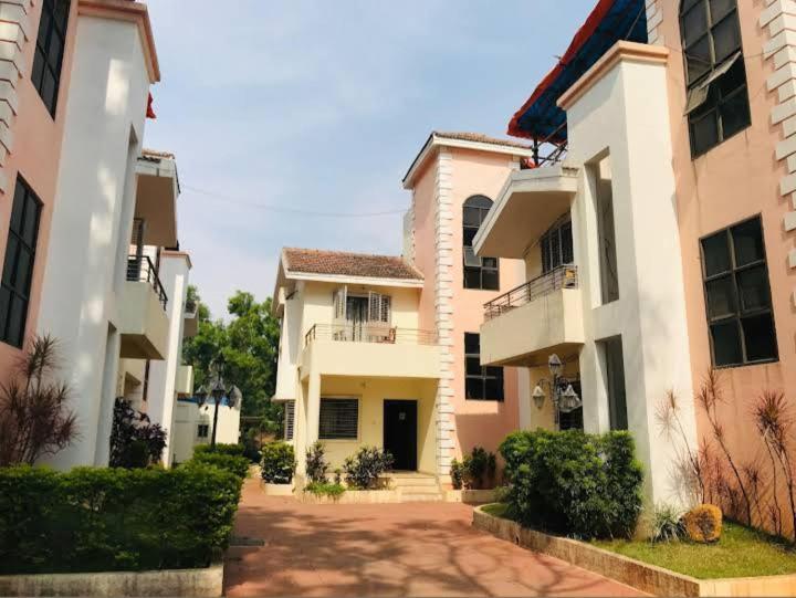 Villa Lions Residency