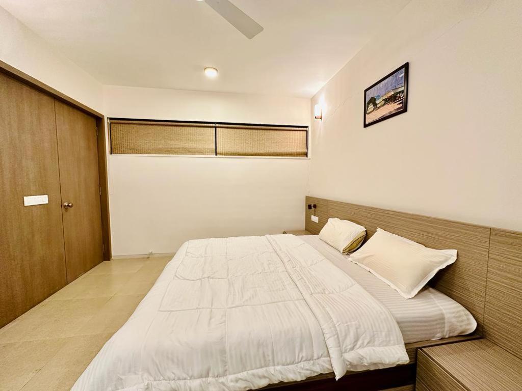 Villa Cozy Stays- Trackside