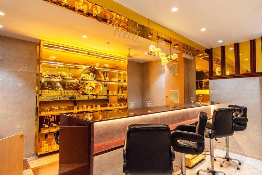 Zline D - Luxurious 8bhk In Villa *