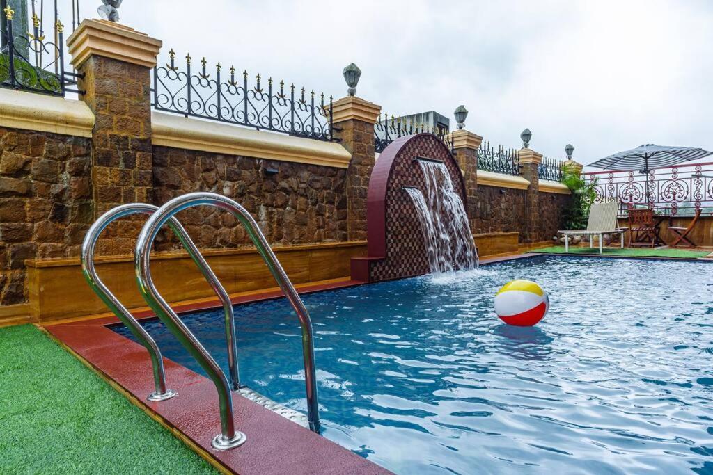 Zline D - Luxurious 8bhk In Villa