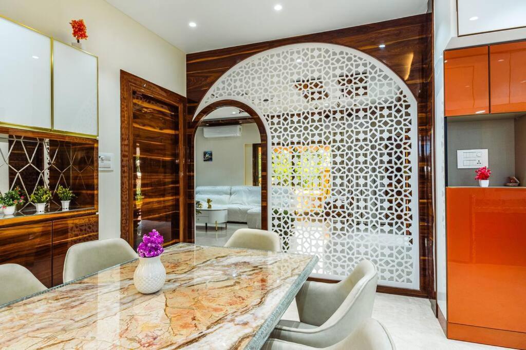 Zline D - Luxurious 8bhk In Villa *