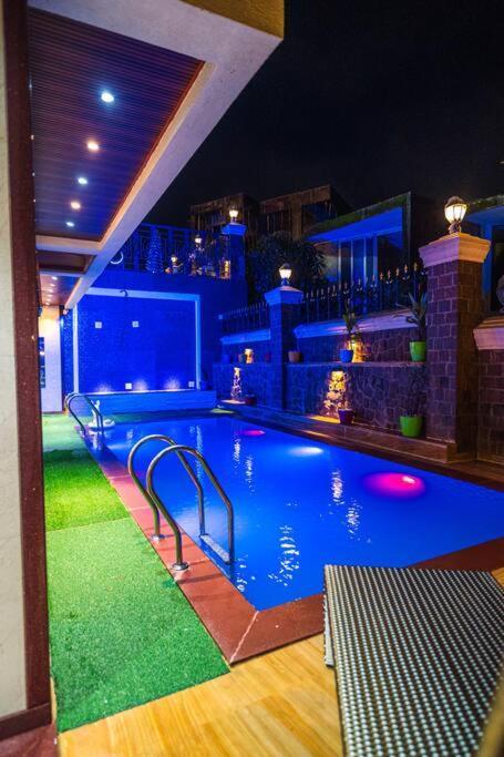 Zline D - Luxurious 8bhk In Villa