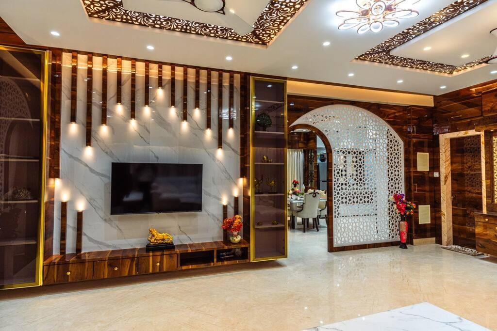 Zline D - Luxurious 8bhk In Villa