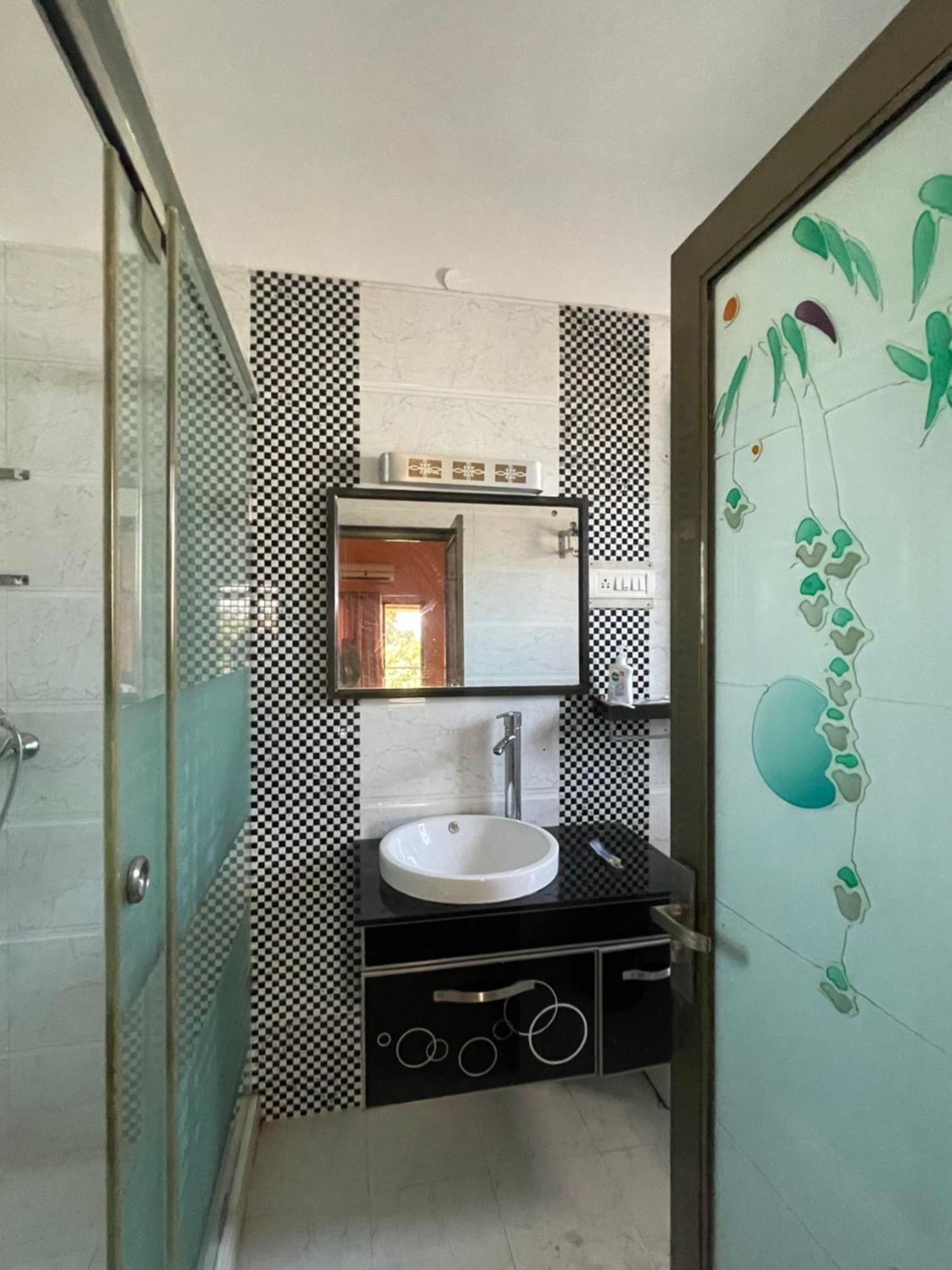 Holiday home Shanti Niwas 4bhk Privatepool Mountainview Lonavala