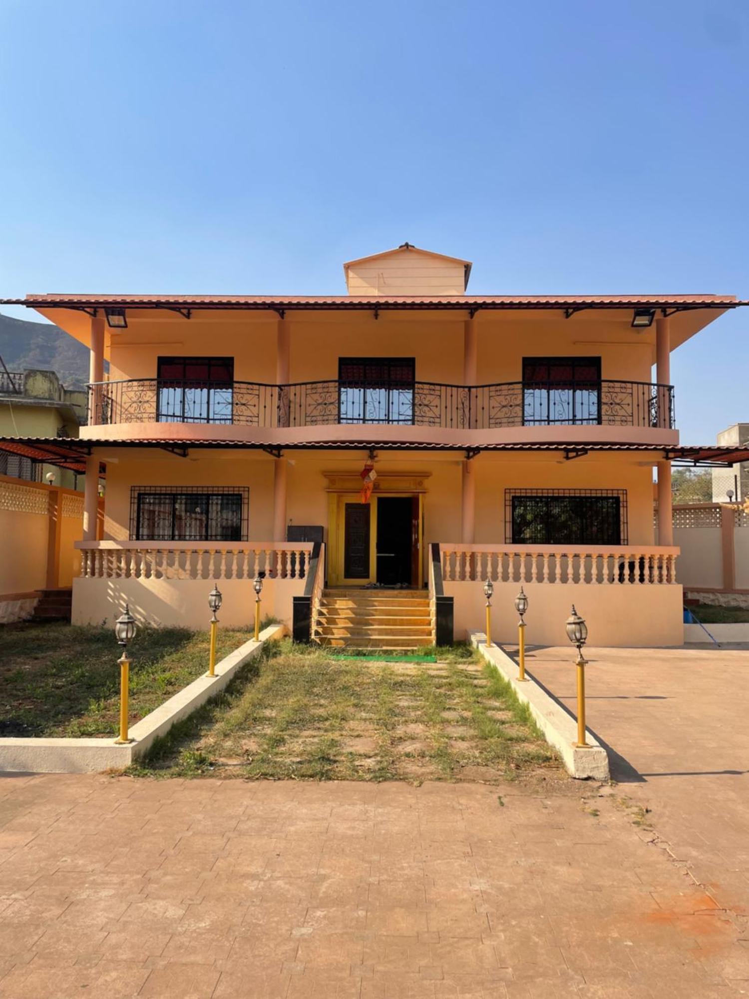 Holiday home Shanti Niwas 4bhk Privatepool Mountainview Lonavala