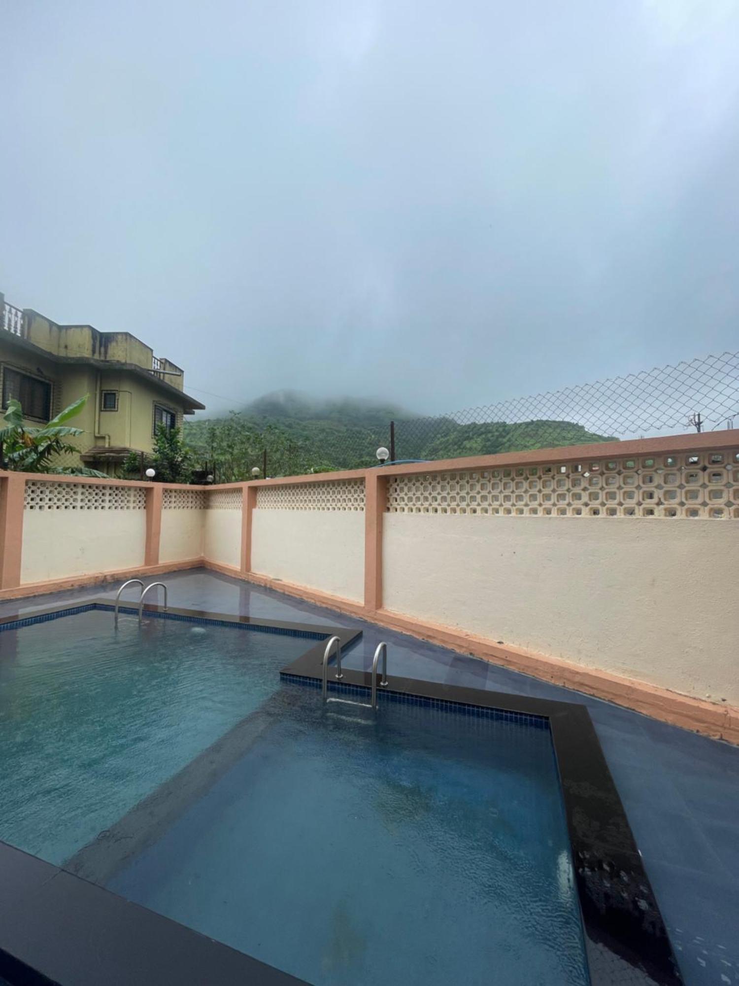 Holiday home Shanti Niwas 4bhk Privatepool Mountainview Lonavala