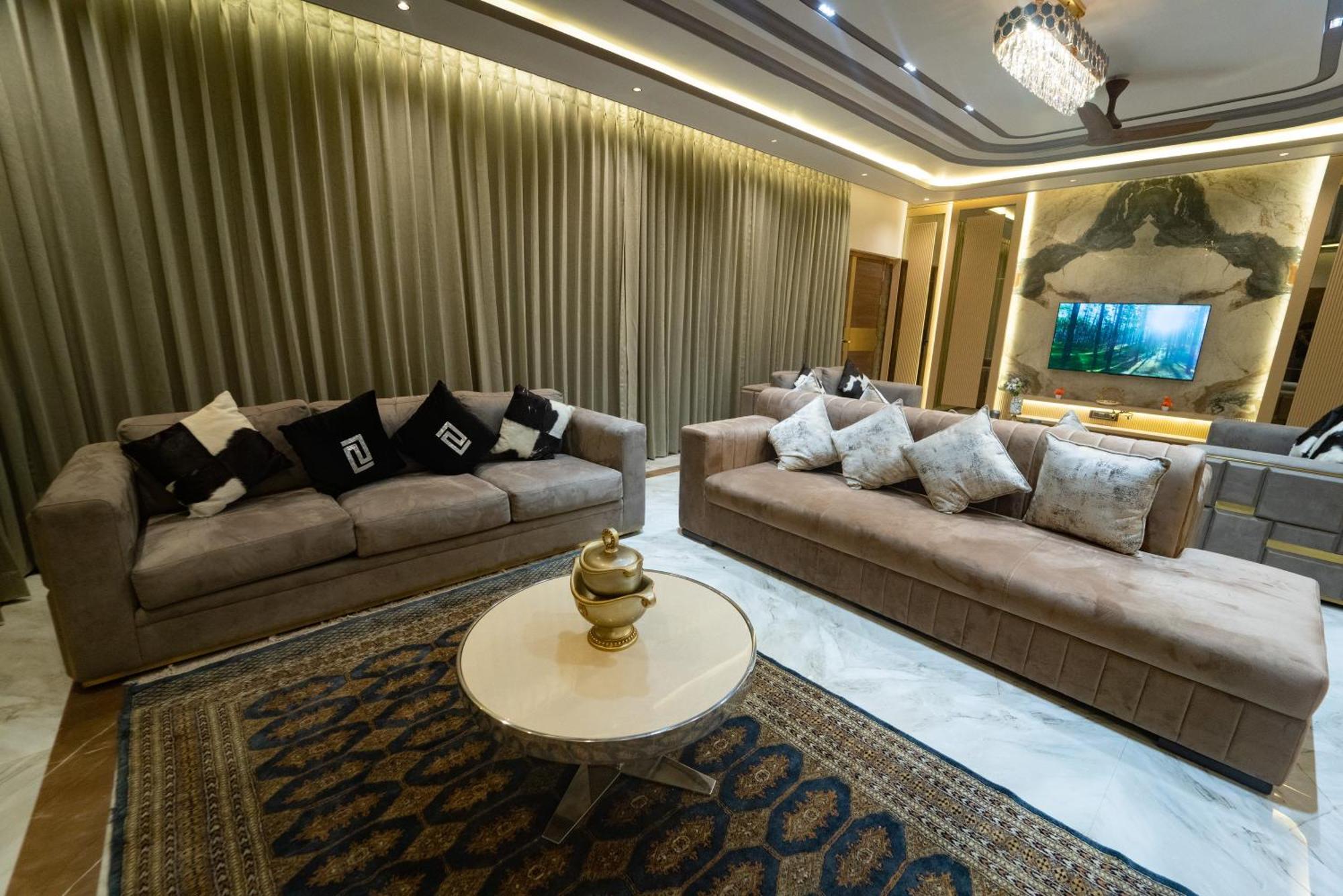 Royal Cabana 6bhk Luxury With Turf * Lonavala