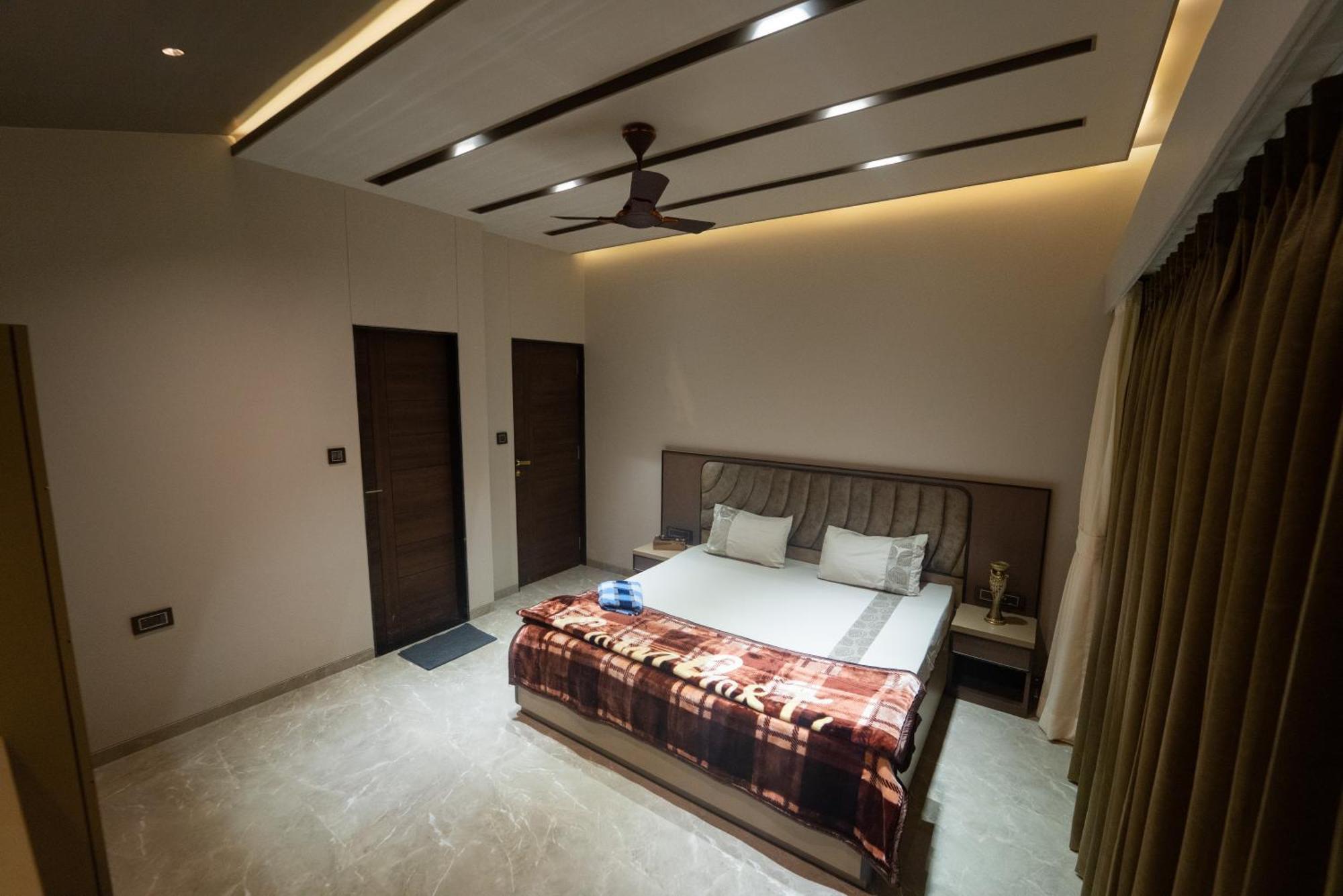 Royal Cabana 6bhk Luxury With Turf * Lonavala