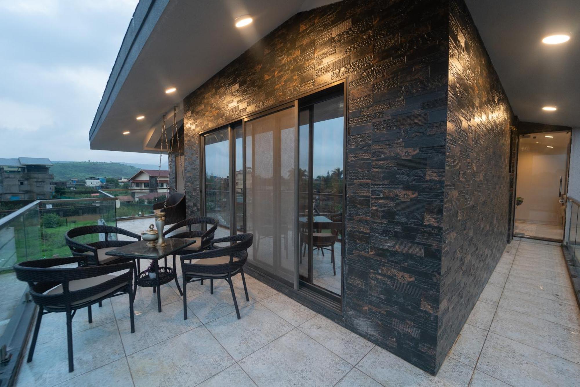 Royal Cabana 6bhk Luxury With Turf Lonavala