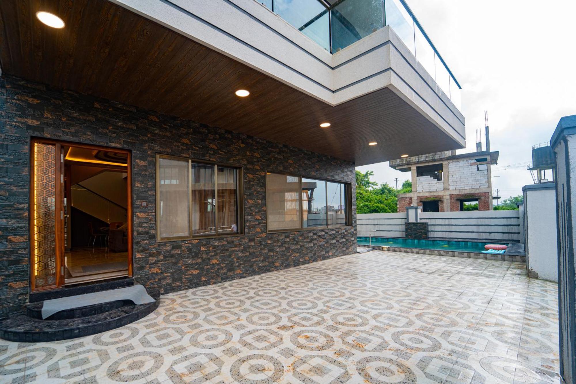 Royal Cabana 6bhk Luxury With Turf