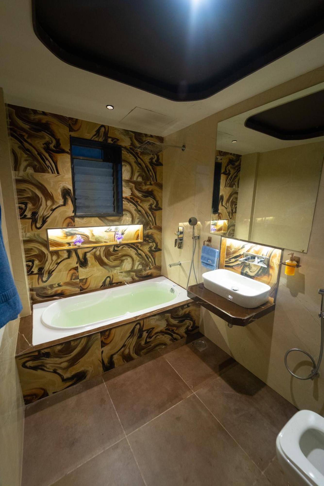 Royal Cabana 6bhk Luxury With Turf *