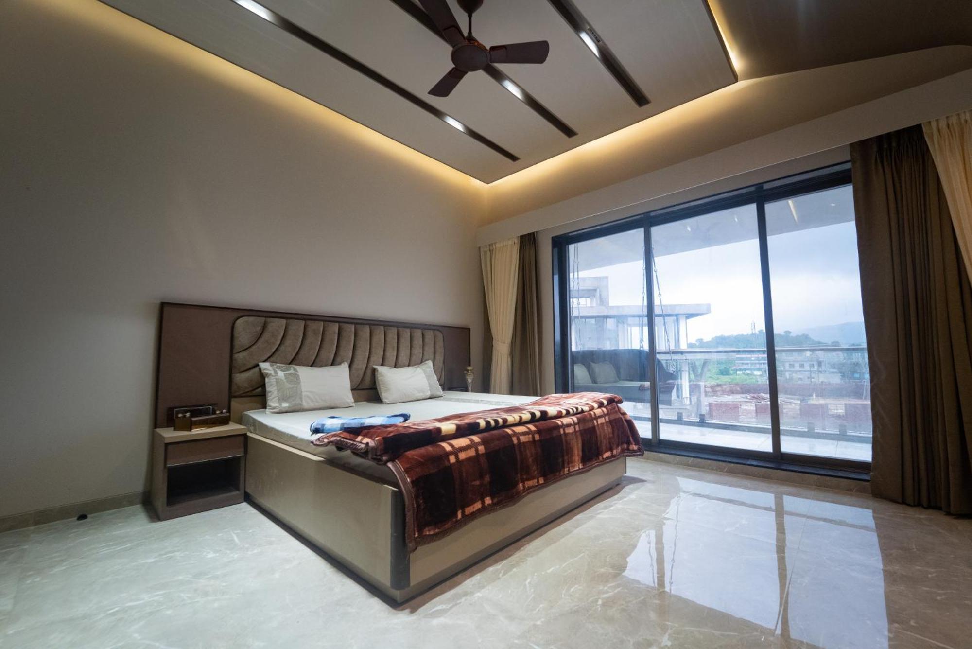 Royal Cabana 6bhk Luxury With Turf Villa
