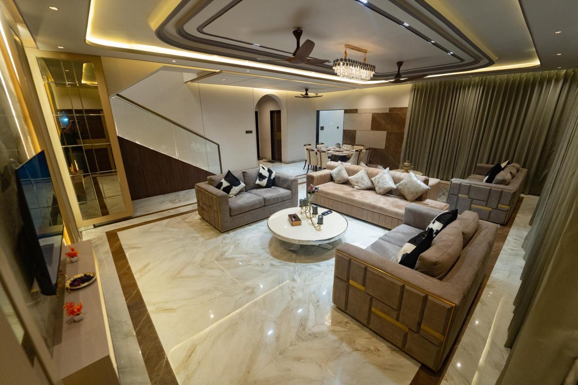 Royal Cabana 6bhk Luxury With Turf