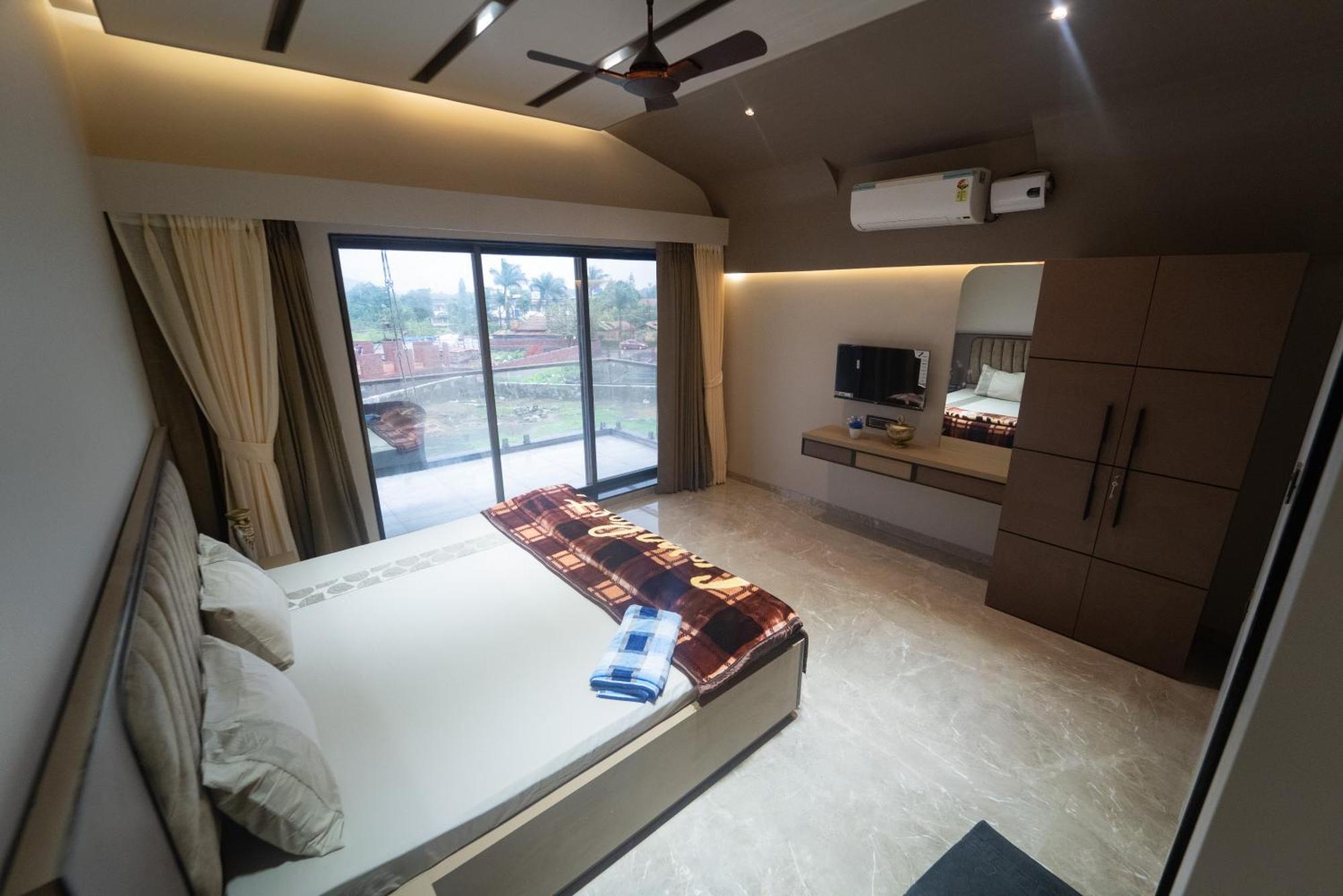 Royal Cabana 6bhk Luxury With Turf Villa *