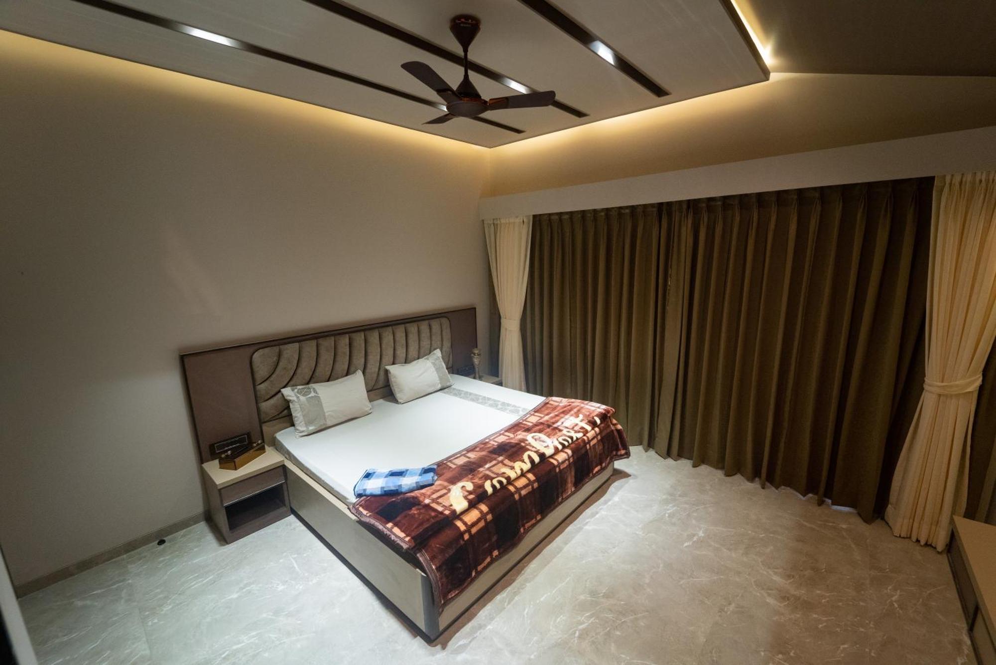 Royal Cabana 6bhk Luxury With Turf * Lonavala