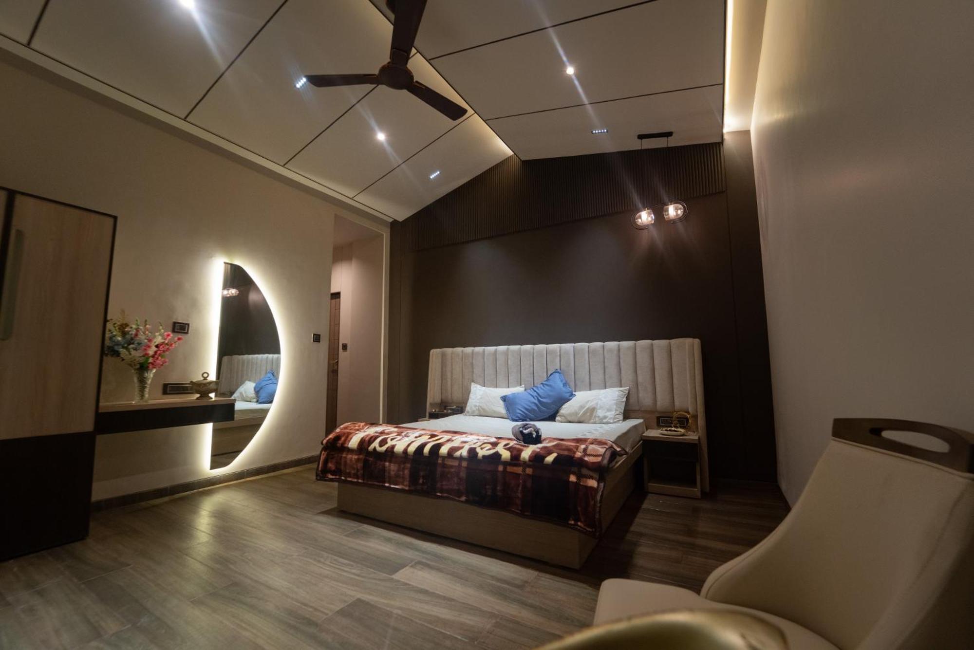 Royal Cabana 6bhk Luxury With Turf Villa
