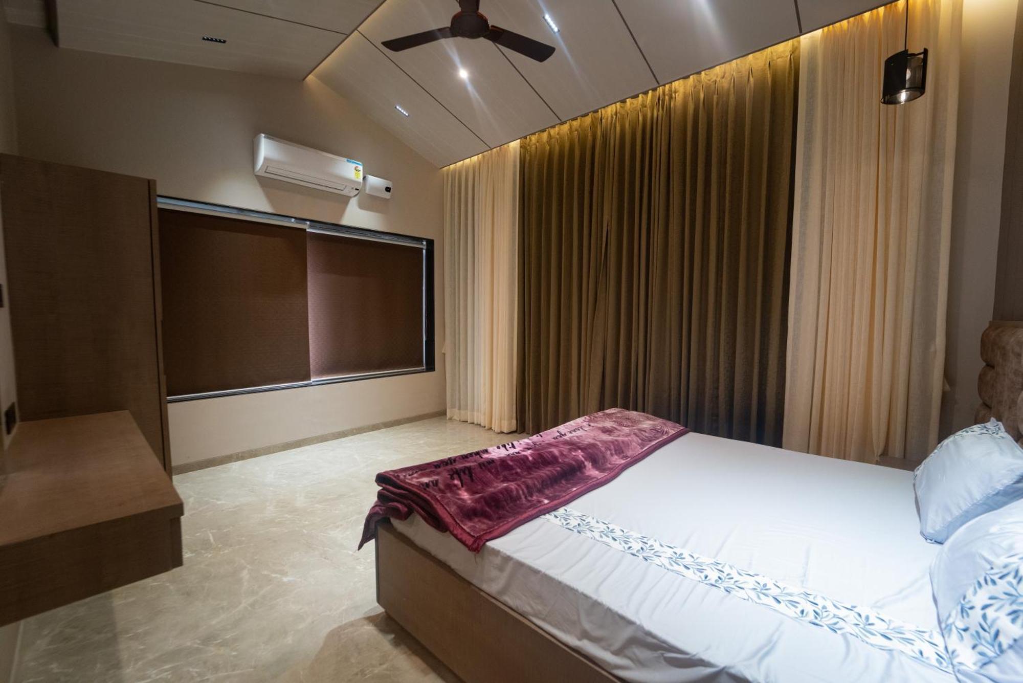 Royal Cabana 6bhk Luxury With Turf Lonavala