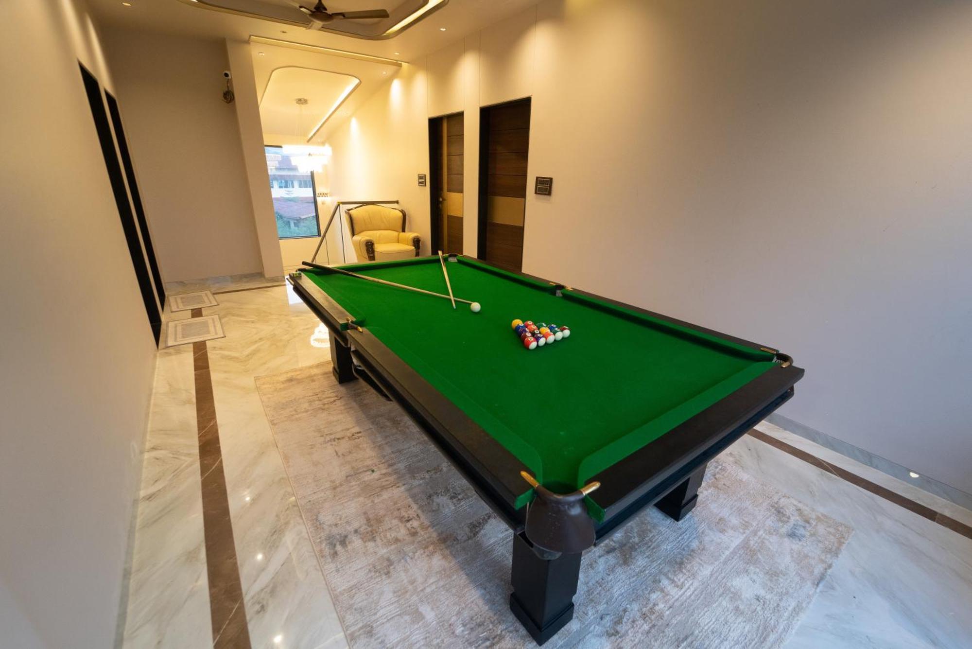Royal Cabana 6bhk Luxury With Turf