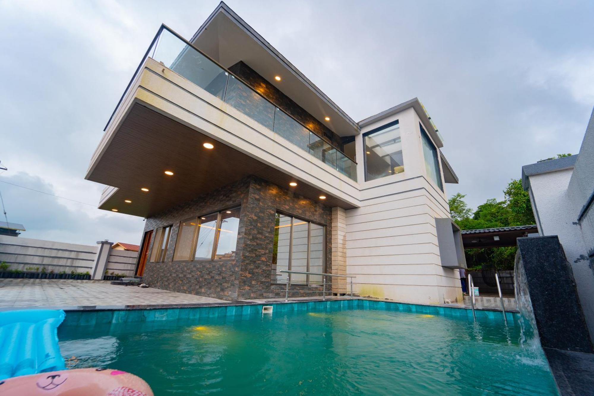 Royal Cabana 6bhk Luxury With Turf Villa