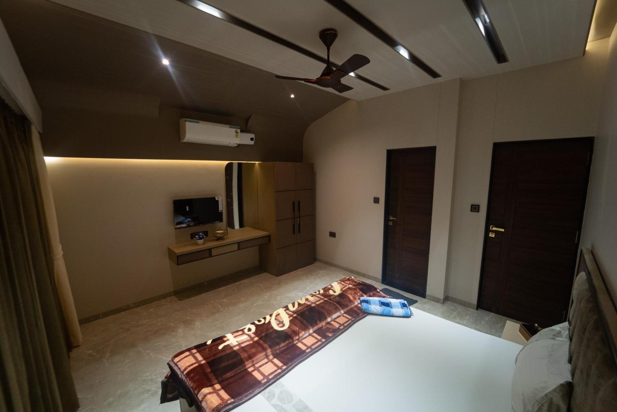 Royal Cabana 6bhk Luxury With Turf Villa Lonavala