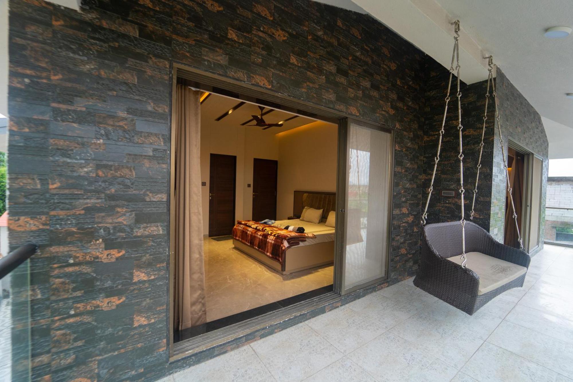 Villa Royal Cabana 6bhk Luxury With Turf Lonavala