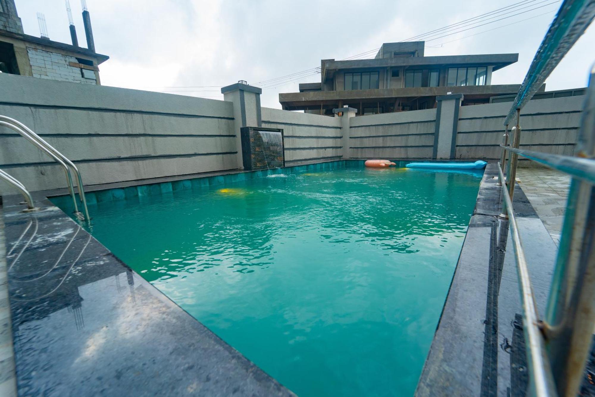 Villa Royal Cabana 6bhk Luxury With Turf *