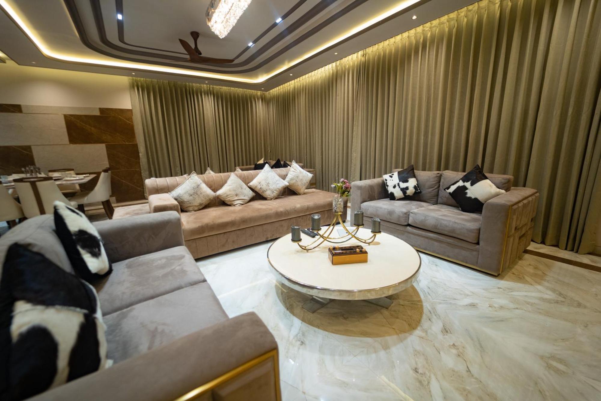 Royal Cabana 6bhk Luxury With Turf Villa