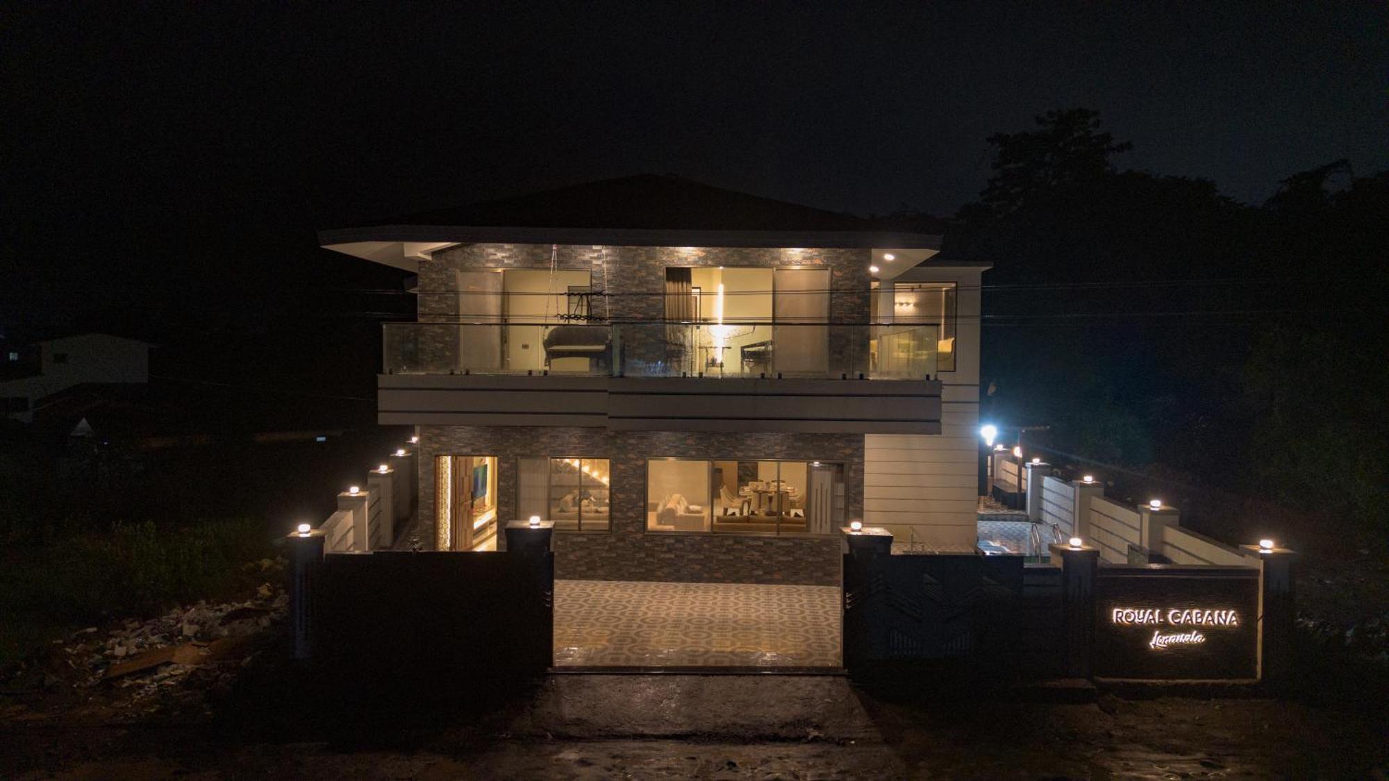 Royal Cabana 6bhk Luxury With Turf