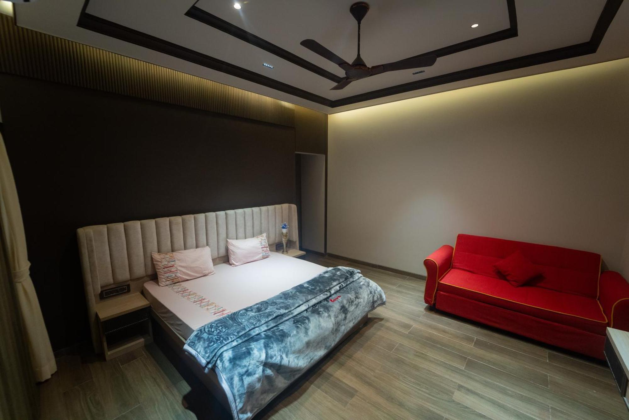 Villa Royal Cabana 6bhk Luxury With Turf *