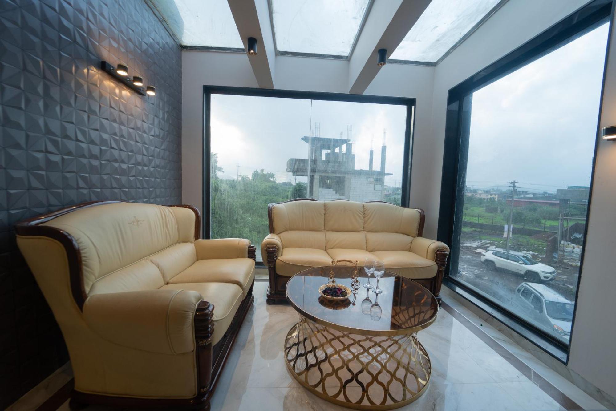 Royal Cabana 6bhk Luxury With Turf * Lonavala