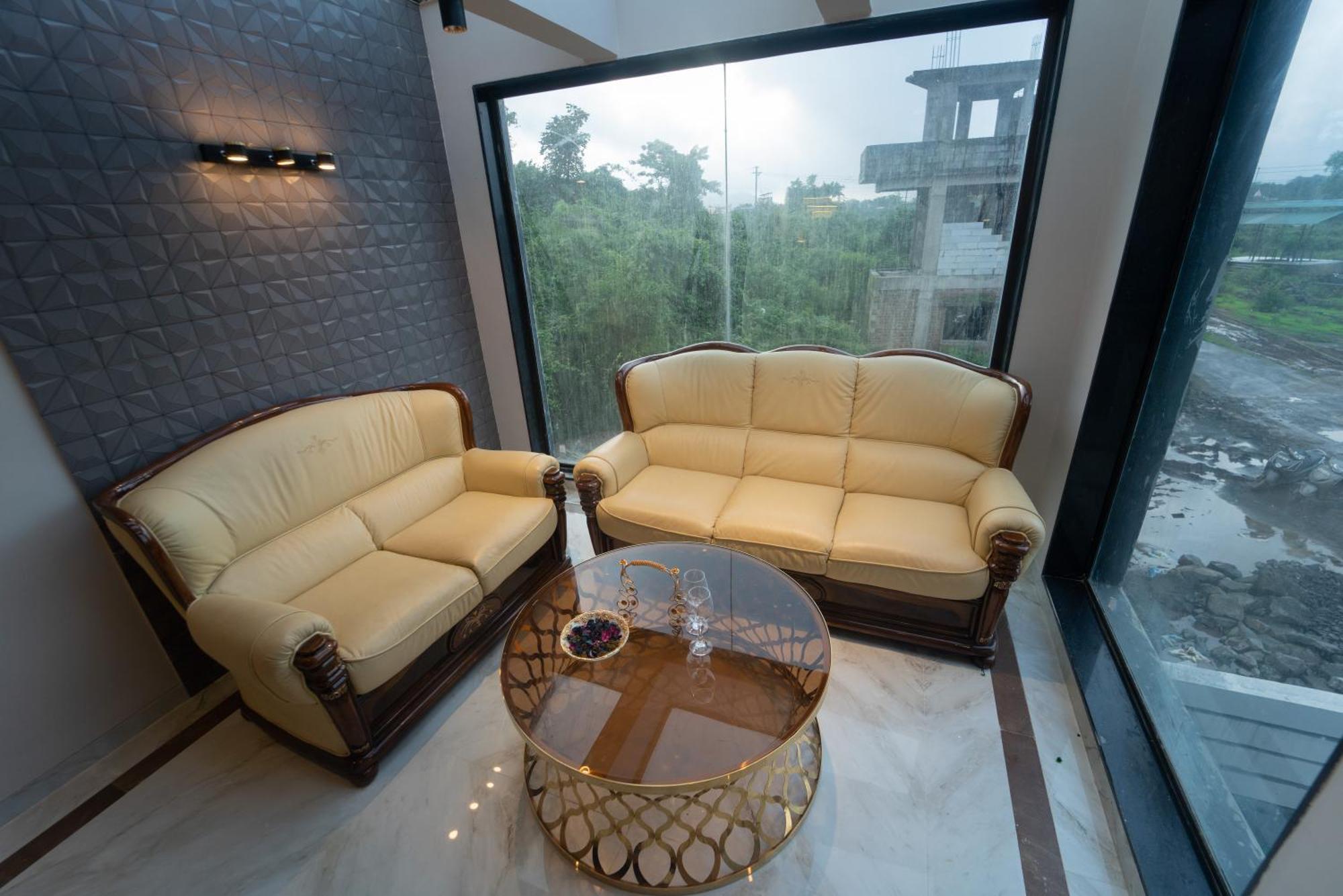 Royal Cabana 6bhk Luxury With Turf Villa *