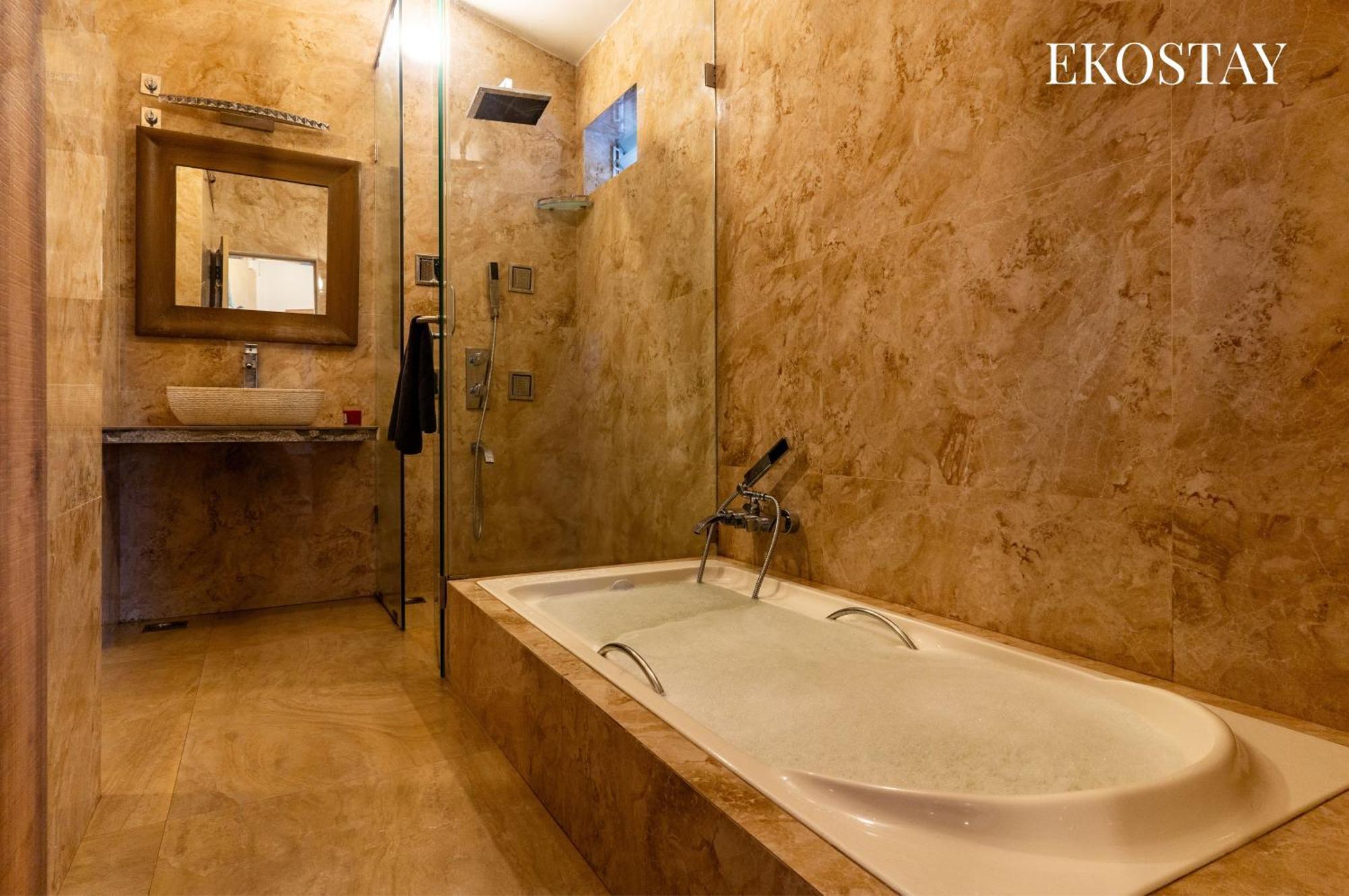 Ekostay - 8bhk La Flamingo With Private Turf * Lonavala