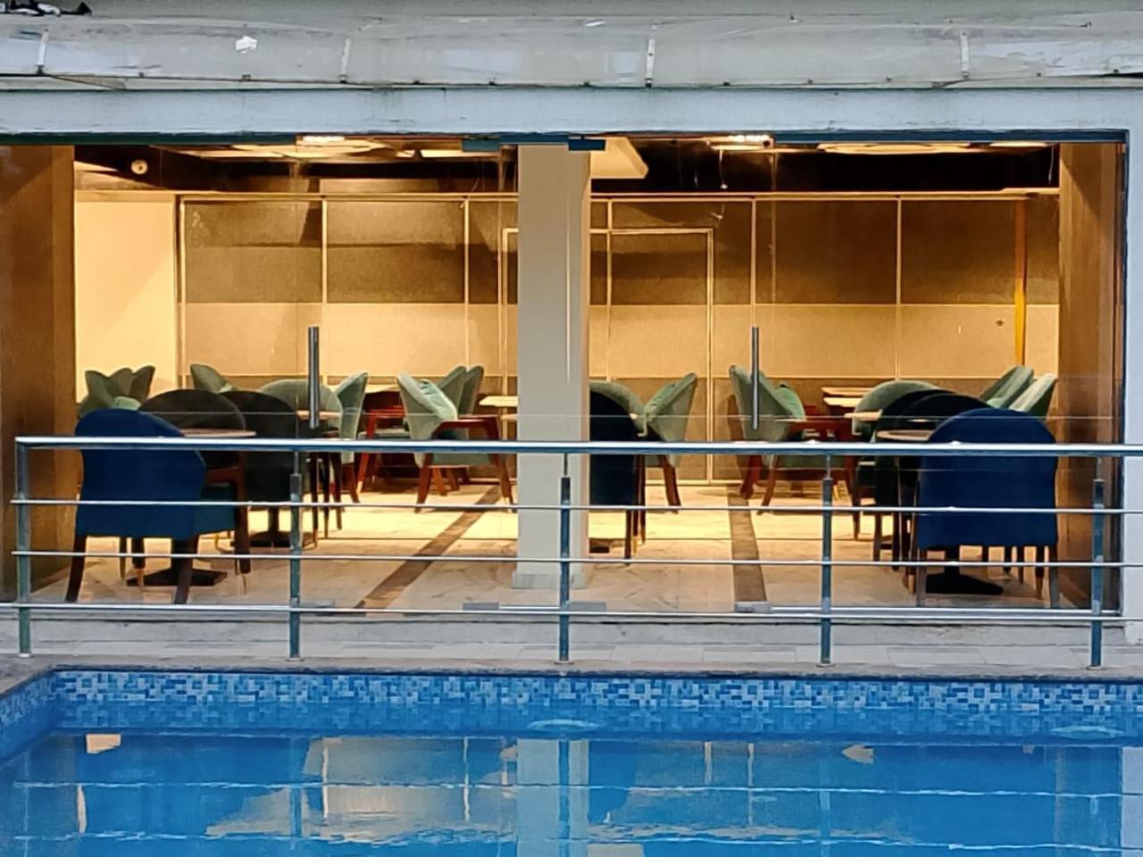 Misty Blues & Hotel 3*