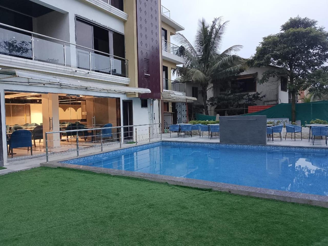 Misty Blues & Hotel Lonavala