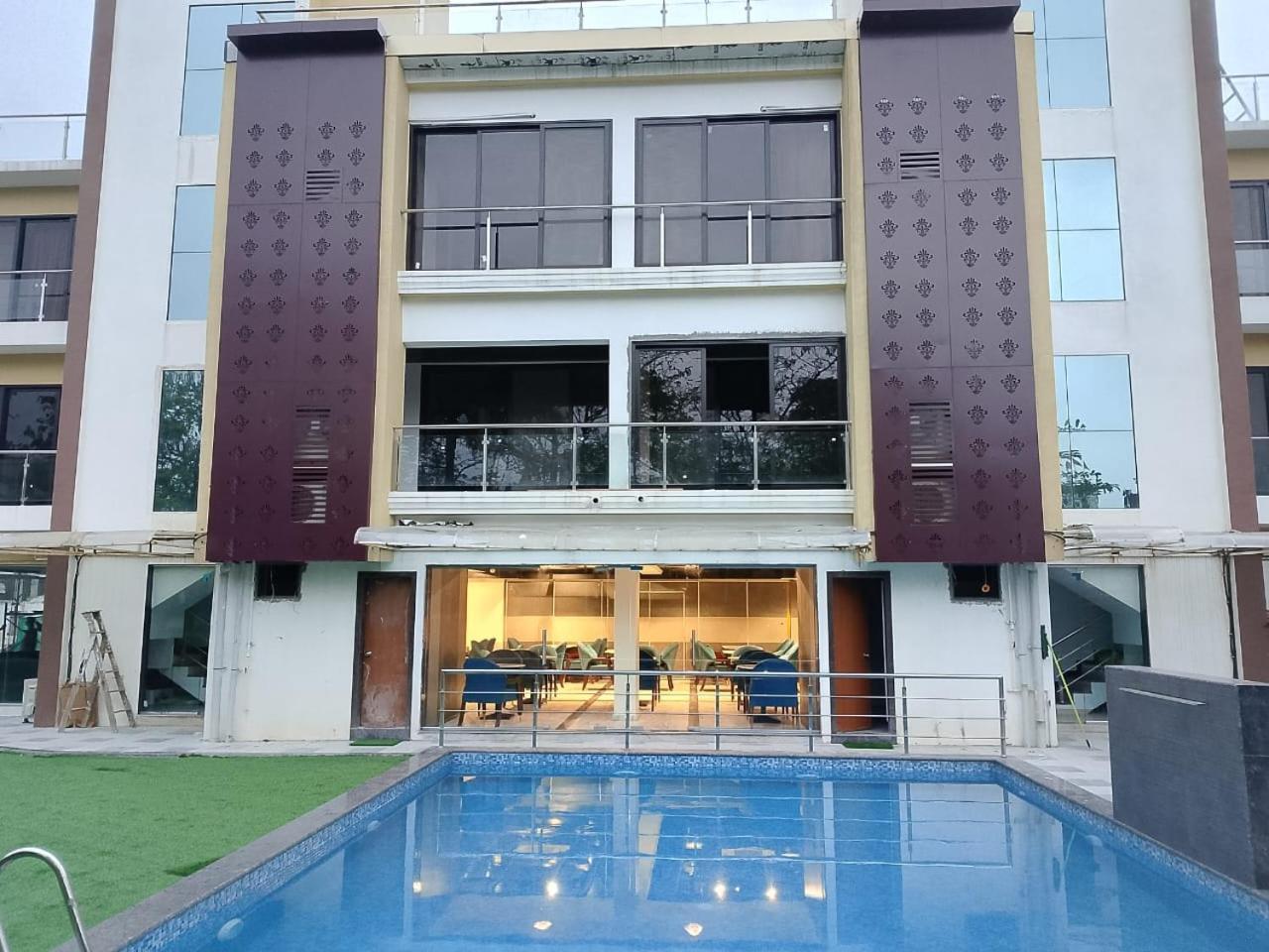 Hotel Misty Blues &