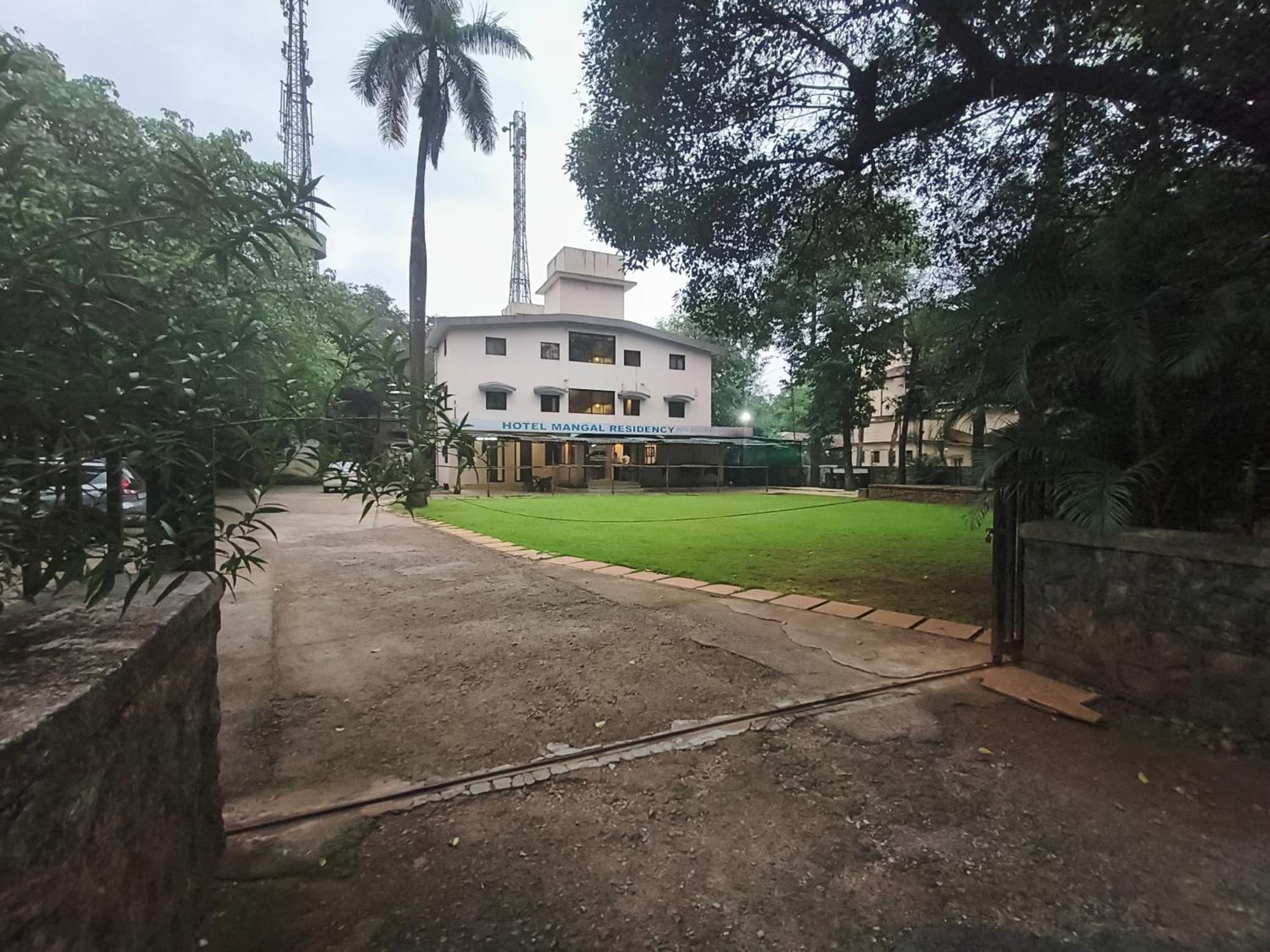 Mangal Residency !! 600 Mts From Railway Station !! Couple Friendly !! Hotel 3*