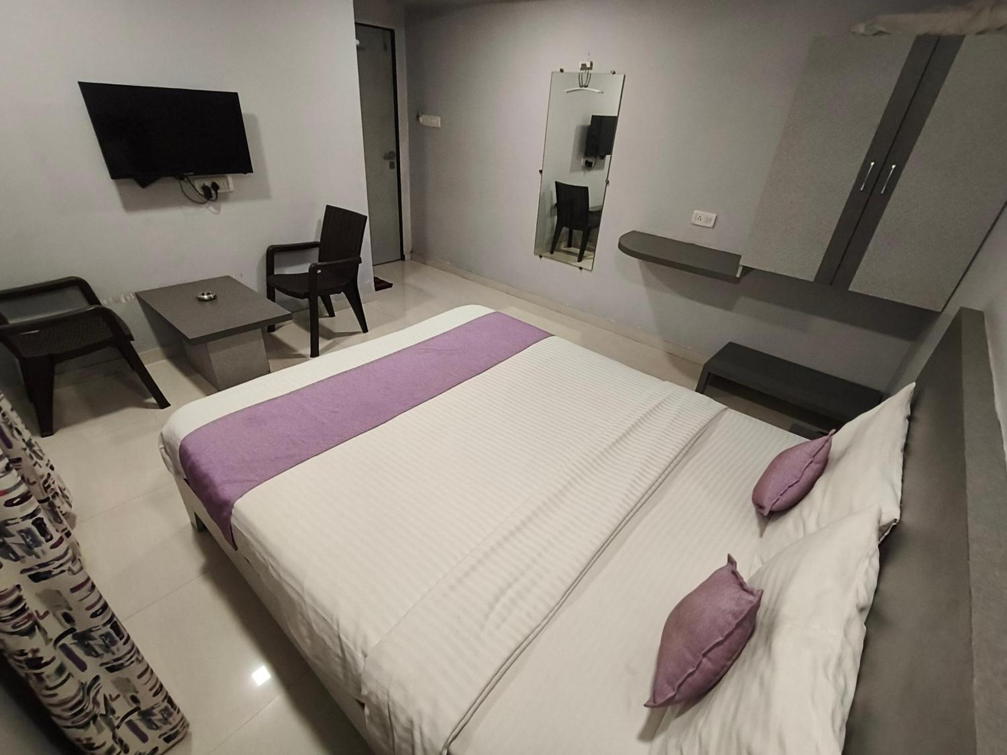 Mangal Residency !! 600 Mts From Railway Station !! Couple Friendly !! Hotel